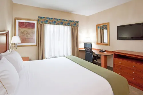 Holiday Inn Express & Suites Auburn Hills Rooms Photos