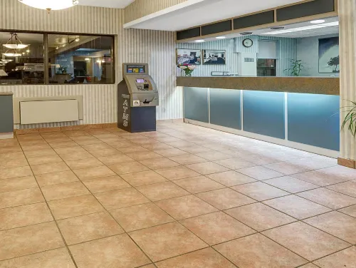 Super 8 by Wyndham Niagara Falls North Public Areas Photos