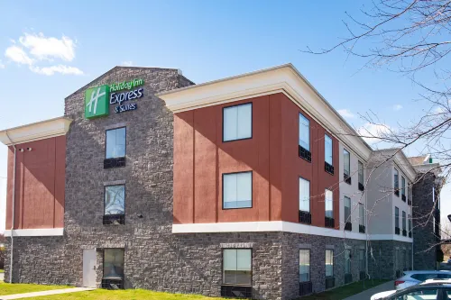Holiday Inn Express & Suites Chester-Monroe-Goshen Exterior Photos