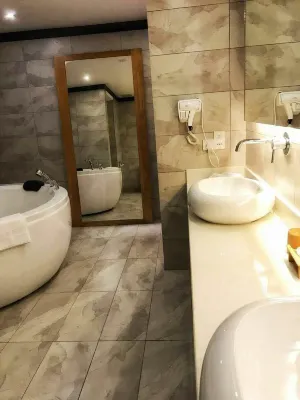 Lot 33 Boutique Hotel Rooms Photos