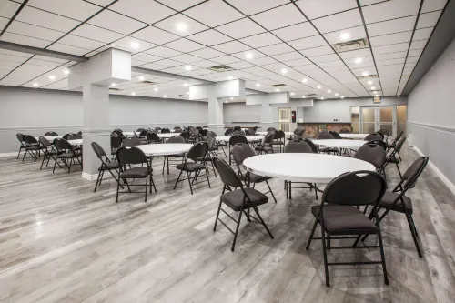 SureStay Plus by Best Western Windsor Restauration Photos