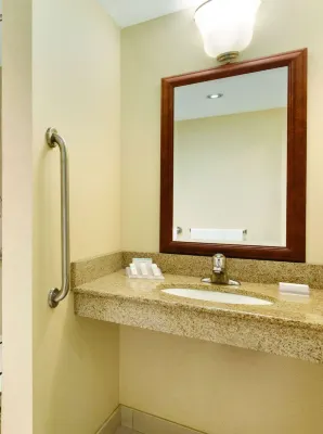 Hilton Garden Inn Niagara-on-The-Lake Photos