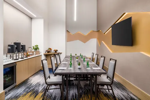 Hilton BNA Nashville Airport Terminal Business Facilities Photos