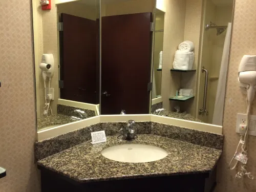 Comfort Inn & Suites LaGuardia Airport Zimmer Photos