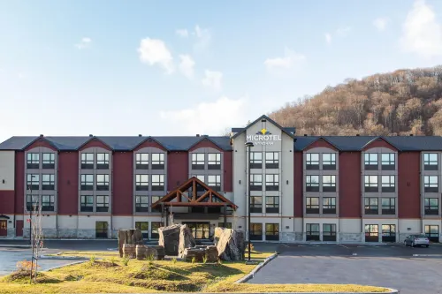 Microtel Inn & Suites by Wyndham Mont Tremblant Exterior Photos