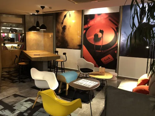 Hôtel Ibis Lyon Caluire Cité Internationale Espaces publics Photos
