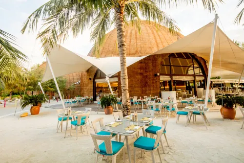 Holiday Inn Resort Kandooma Maldives - Kids Stay and Eat Free Makanan Photos