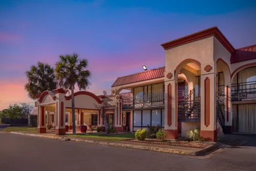 Red Roof Inn Montgomery - Midtown Exterior Photos