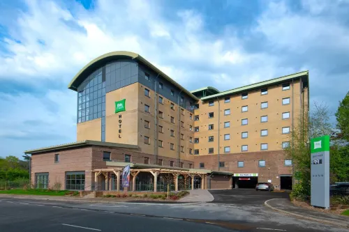 Ibis Styles London Gatwick Airport Featured Photos
