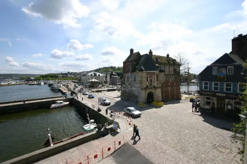 Hôtel Le Cheval Blanc - Vieux Bassin Honfleur - Climatisé À proximité de l'hôtel Photos