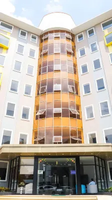 C Central Hotel Экстерьер Photos