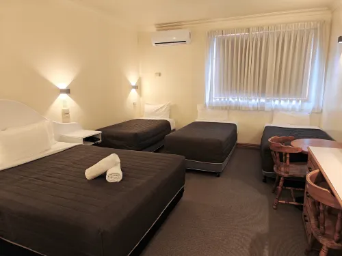 St Georges Motor Inn Photos