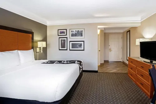 La Quinta Inn & Suites by Wyndham Tucson Airport Rooms Photos