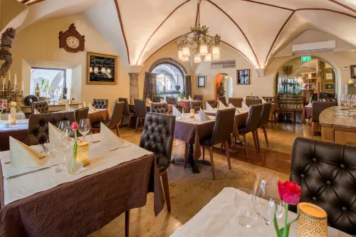 BEST WESTERN Plus Hotel Goldener Adler Innsbruck Mahlzeiten Photos