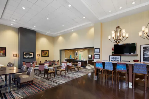 Hampton Inn & Suites Chicago/Mt. Prospect Dining Photos