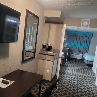 Travelodge by Wyndham San Antonio Downtown Northeast Rooms Photos