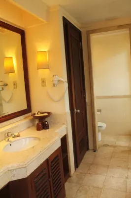 Laras Asri Resort and SPA Kamar Photos