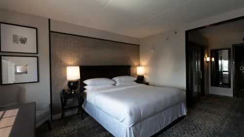 Sheraton Chicago Northbrook Rooms Photos