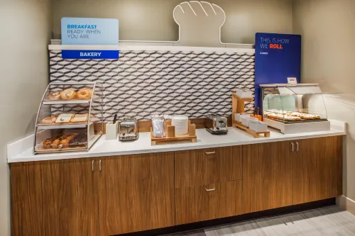 Holiday Inn Express New Rochelle Dining Photos