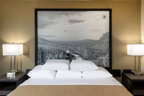 Super 8 by Wyndham Laredo Zimmer Photos
