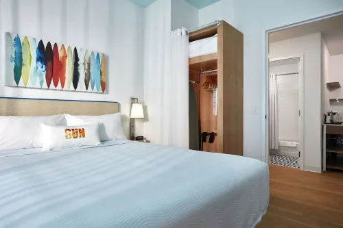 Universal’s Endless Summer Resort – Surfside Inn and Suites Rooms Photos