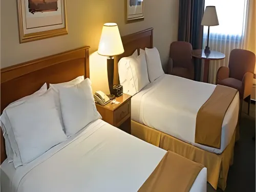 Holiday Inn Express & Suites Miami - Hialeah Rooms Photos