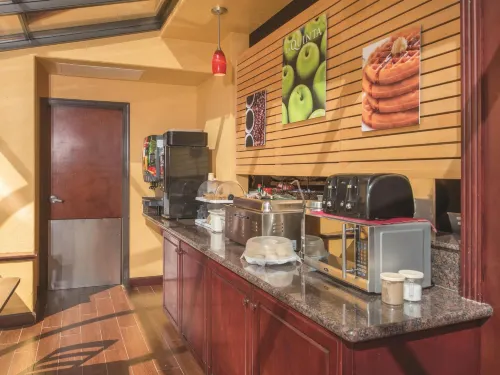 Best Western Plus Parkway Inn Dining Photos