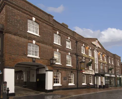 The Kings Arms and Royal Hotel, Godalming, Surrey Extérieur Photos