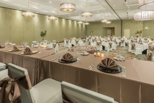 DoubleTree by Hilton Hotel Nashville Downtown Restauration Photos