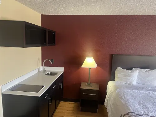 Red Roof Inn & Suites Indianapolis Airport Rooms Photos