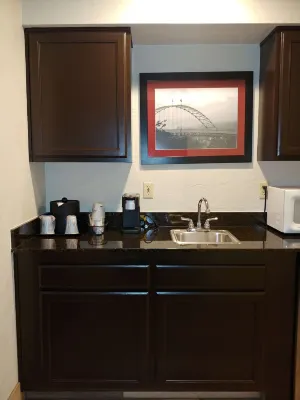Best Western Plus Parkway Inn Photos