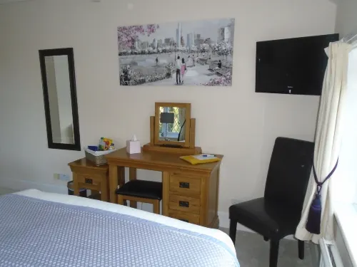 Trumbles Gatwick B&B Rooms Photos