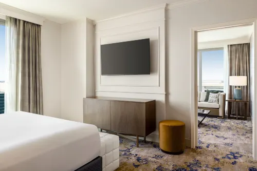 Hilton BNA Nashville Airport Terminal Rooms Photos