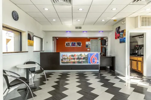 Motel 6 Elizabeth, NJ - Newark Liberty Intl Airport Featured Photos