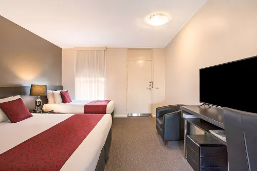 Comfort Inn Western Photos