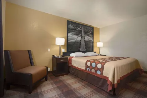 Super 8 by Wyndham Idaho Falls Rooms Photos
