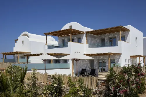 Sea Breeze Santorini Beach Resort, Curio Collection by Hilton Extérieur Photos
