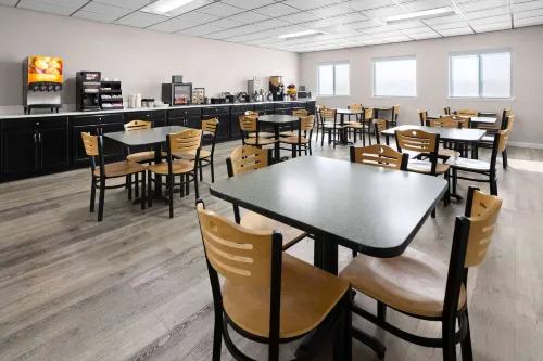 Super 8 by Wyndham Henrietta/Rochester Area Dining Photos