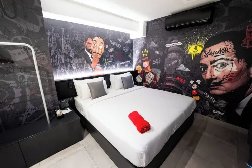 So City Hotel Photos
