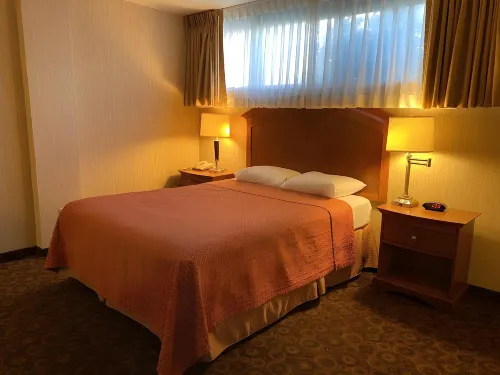 Royal Pacific Motor Inn Photos
