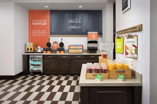 Hampton Inn & Suites by Hilton Phoenix Tempe Dining Photos