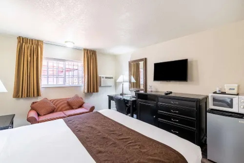Americas Best Value Inn and Suites Flagstaff Rooms Photos