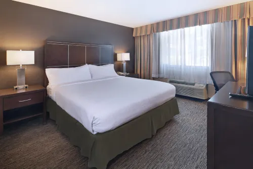 Holiday Inn & Suites Anaheim (1 Blk/Disneyland®) Rooms Photos