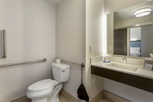 Holiday Inn Express & Suites Phoenix Dwtn - State Capitol Rooms Photos