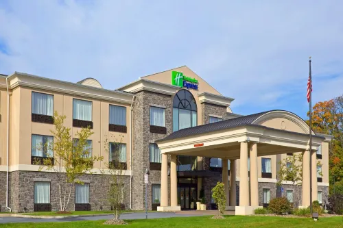 Holiday Inn Express & Suites Chester-Monroe-Goshen Phòng Photos