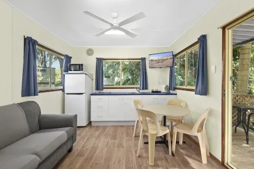 Flynns Beach Caravan Park Rooms Photos