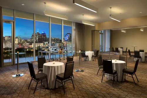 Grand Hyatt San Antonio River Walk Restauration Photos