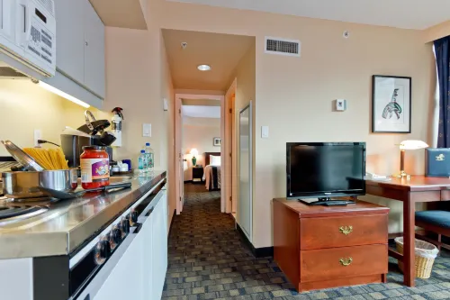 Rosedale on Robson Suite Hotel Rooms Photos