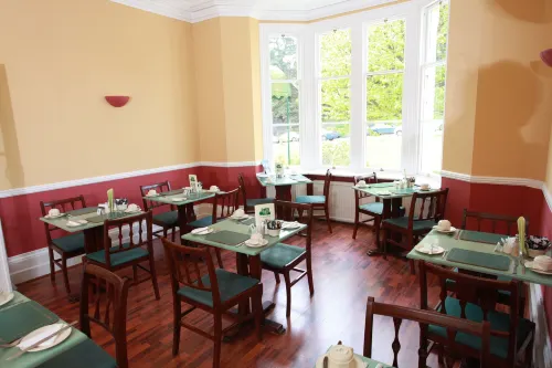 Russell Hotel Dining Photos
