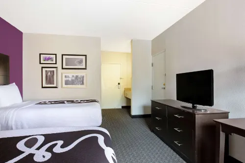 La Quinta Inn & Suites by Wyndham Miami Airport East Photos